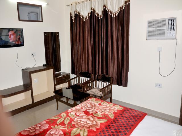Hotel Devi Mahal Катра Екстериор снимка