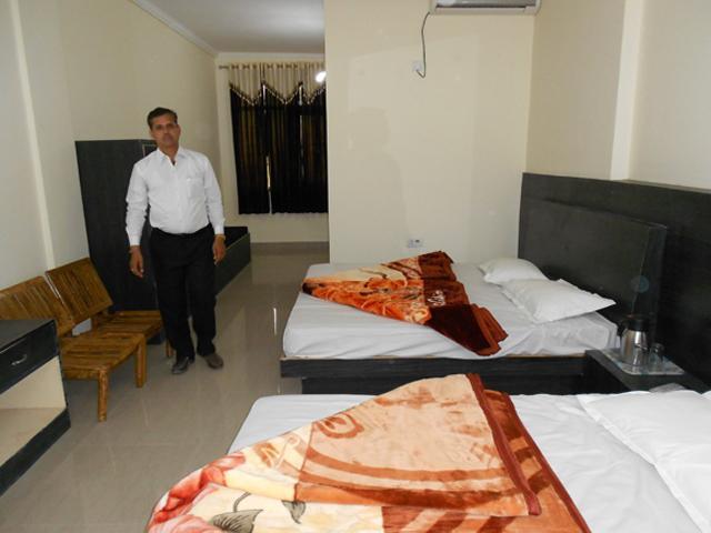 Hotel Devi Mahal Катра Екстериор снимка