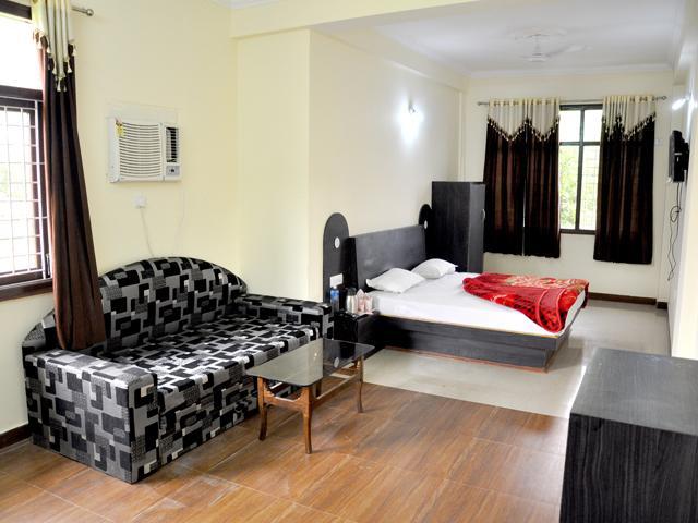 Hotel Devi Mahal Катра Екстериор снимка