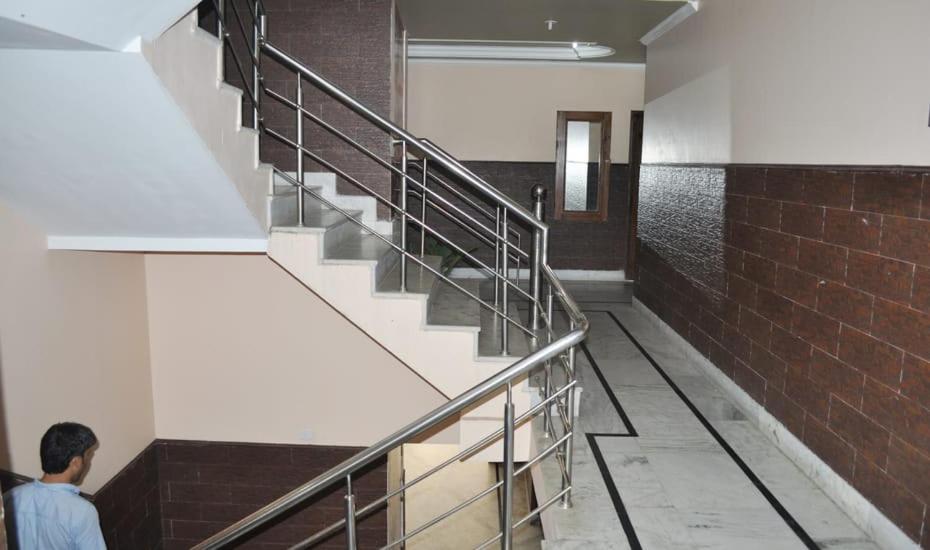Hotel Devi Mahal Катра Екстериор снимка