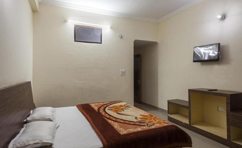 Hotel Devi Mahal Катра Екстериор снимка