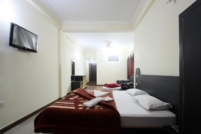 Hotel Devi Mahal Катра Екстериор снимка