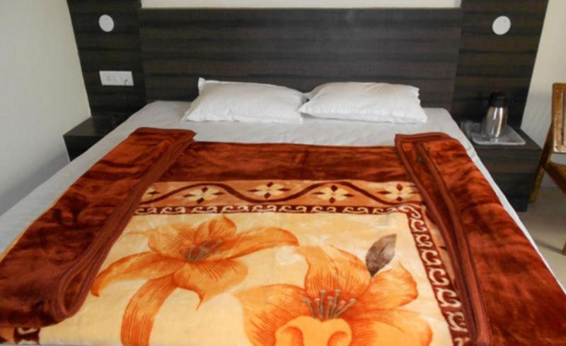 Hotel Devi Mahal Катра Екстериор снимка