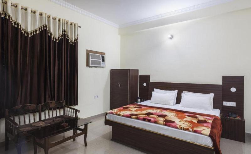 Hotel Devi Mahal Катра Екстериор снимка