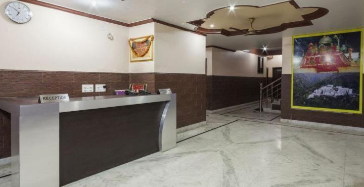 Hotel Devi Mahal Катра Екстериор снимка
