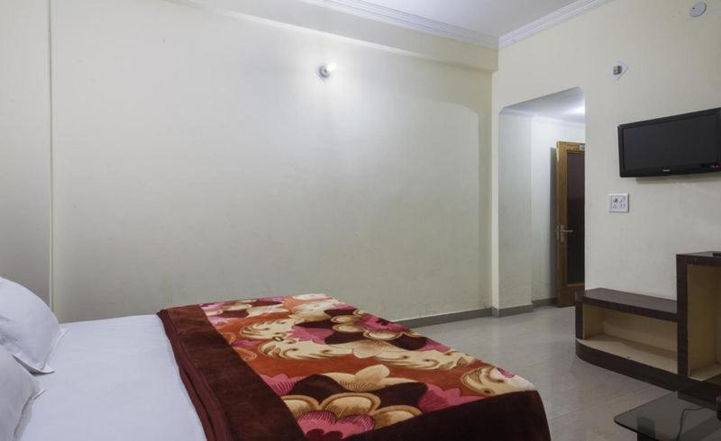Hotel Devi Mahal Катра Екстериор снимка